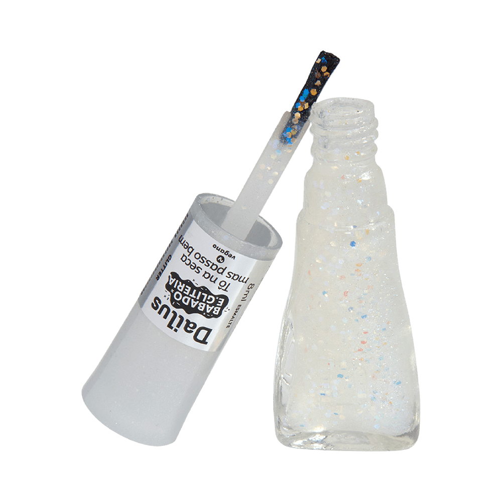 Pincel com esmalte transparente e glitter multicolorido saindo do frasco