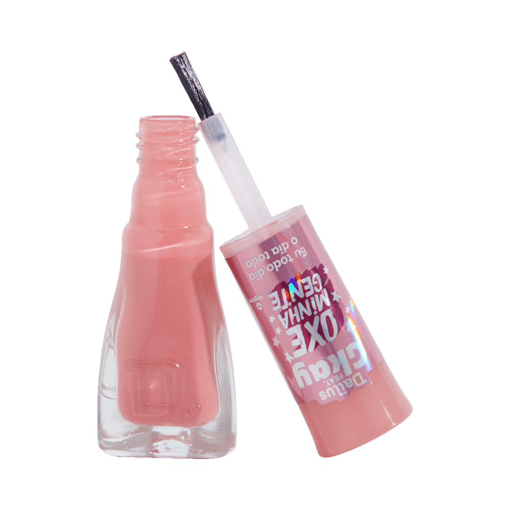Esmalte Dailus com pincel mostrando textura cremosa