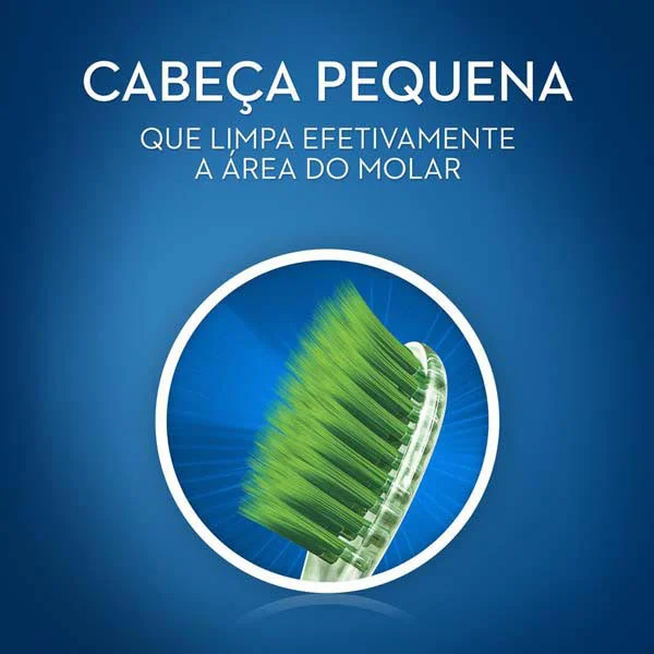 Detalhe da cabeça pequena da escova Oral-B Ultra Fina com cerdas verdes