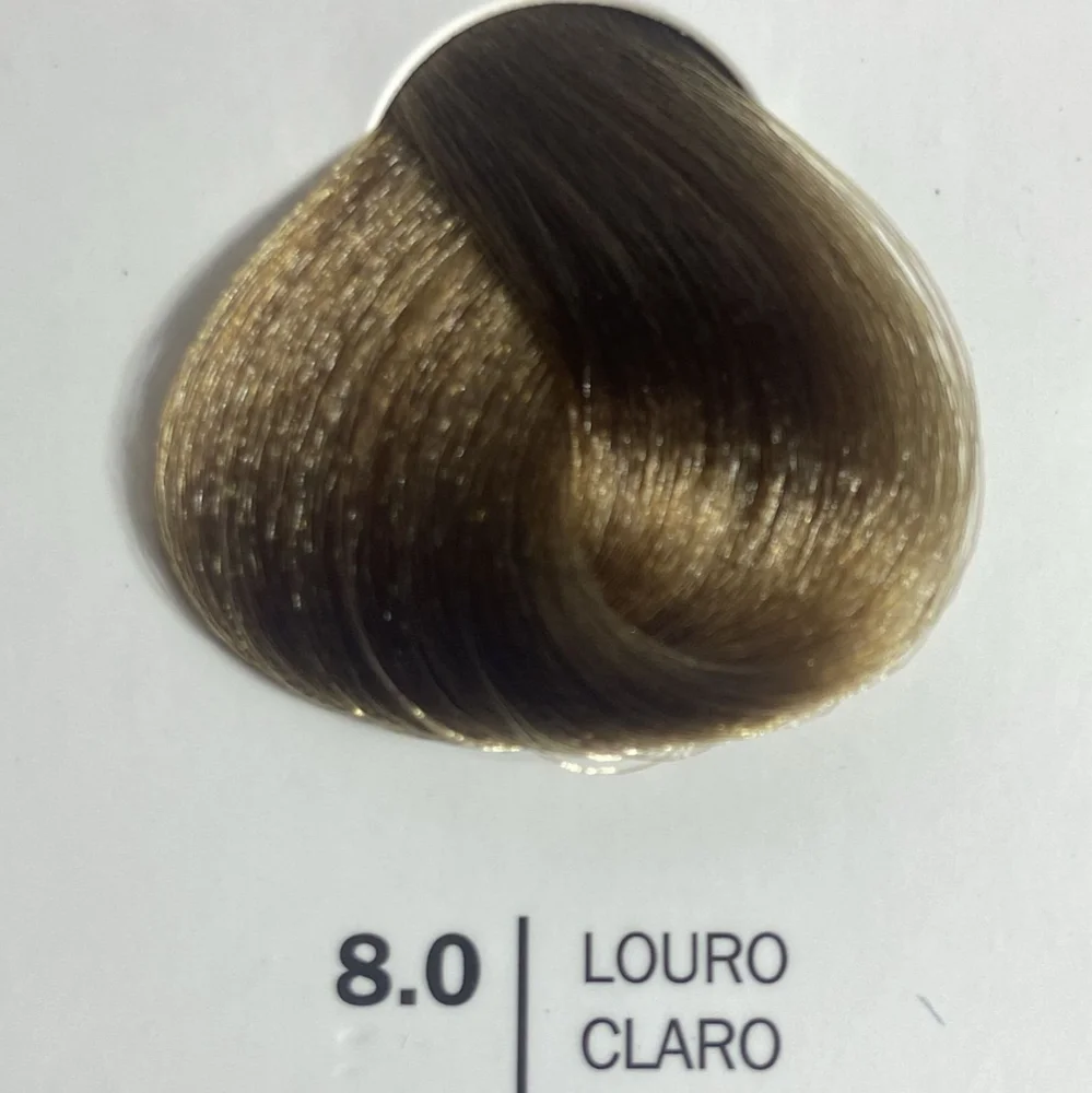 Amostra de cor 8.0 Louro Claro mostrando tonalidade e brilho