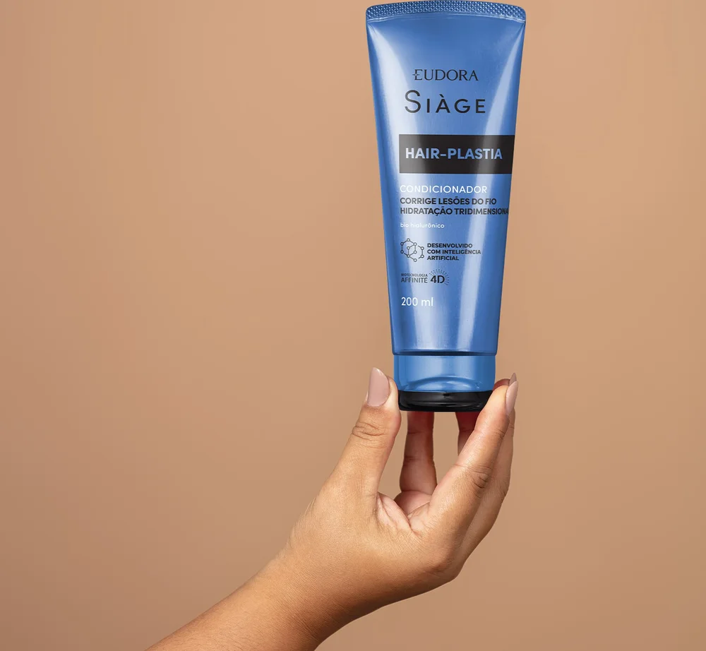 Condicionador Siàge Hair-Plastia 200ml em uso - destaque no rótulo