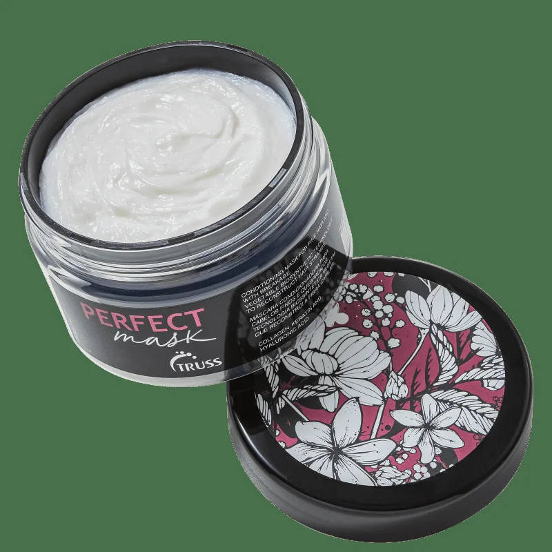 Pote aberto da Máscara Capilar Truss Perfect Mask mostrando creme branco e espesso