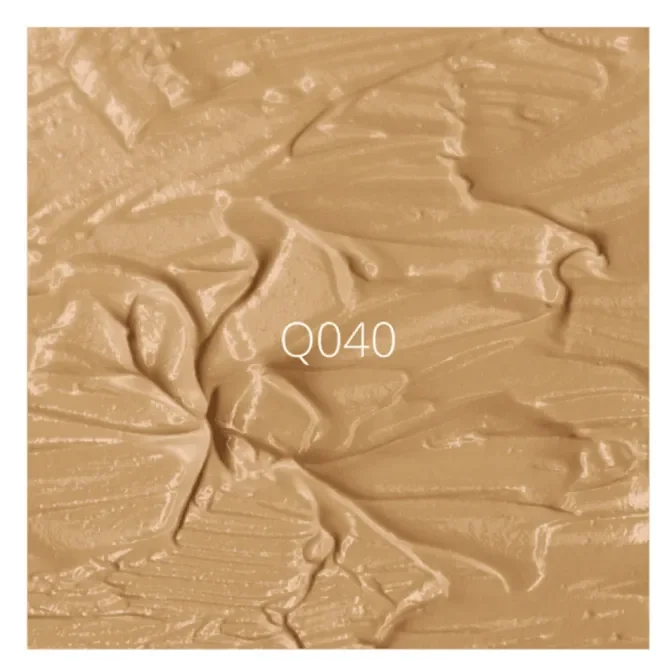 Close da textura cremosa da Base Líquida Vult Hidraluronic Matte cor Q040