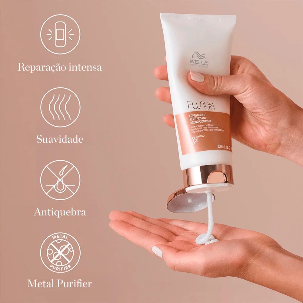Condicionador Wella Fusion aplicado na mão destacando textura cremosa