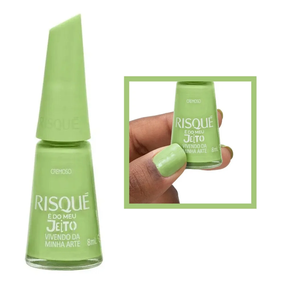 Esmalte Risqué verde cremoso com detalhe de aplicação e frasco