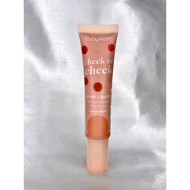 Detalhe do aplicador preciso do Blush Líquido Ruby Rose Sweet Peach