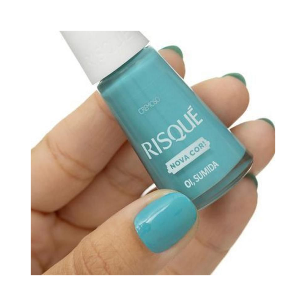 Esmalte Risqué Oi, Sumida sendo segurado por mão com unhas pintadas