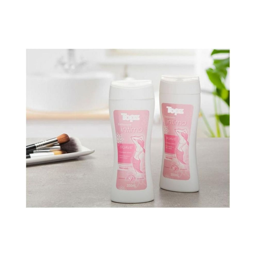 Kit 2 Sabonete Íntimo Topz Suave em bancada de banheiro