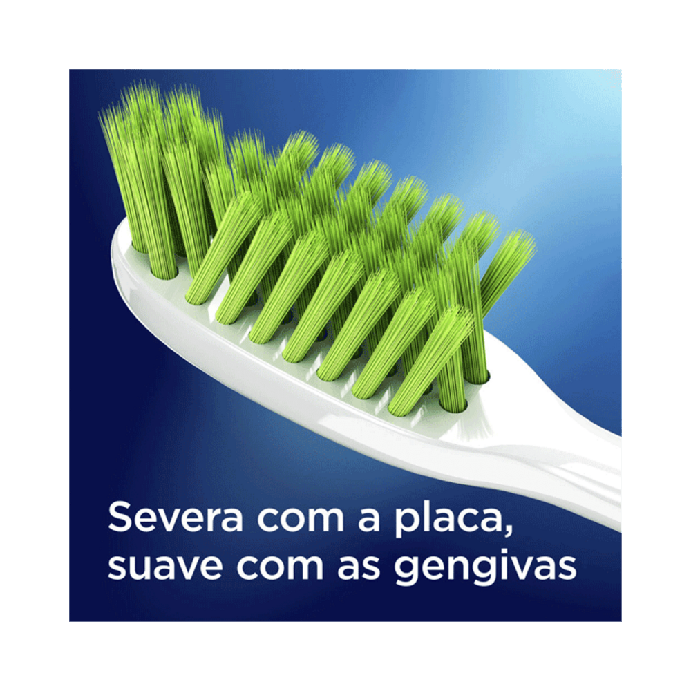 Close das cerdas verdes ultrafinas da escova Oral-B Ultrafino Detox