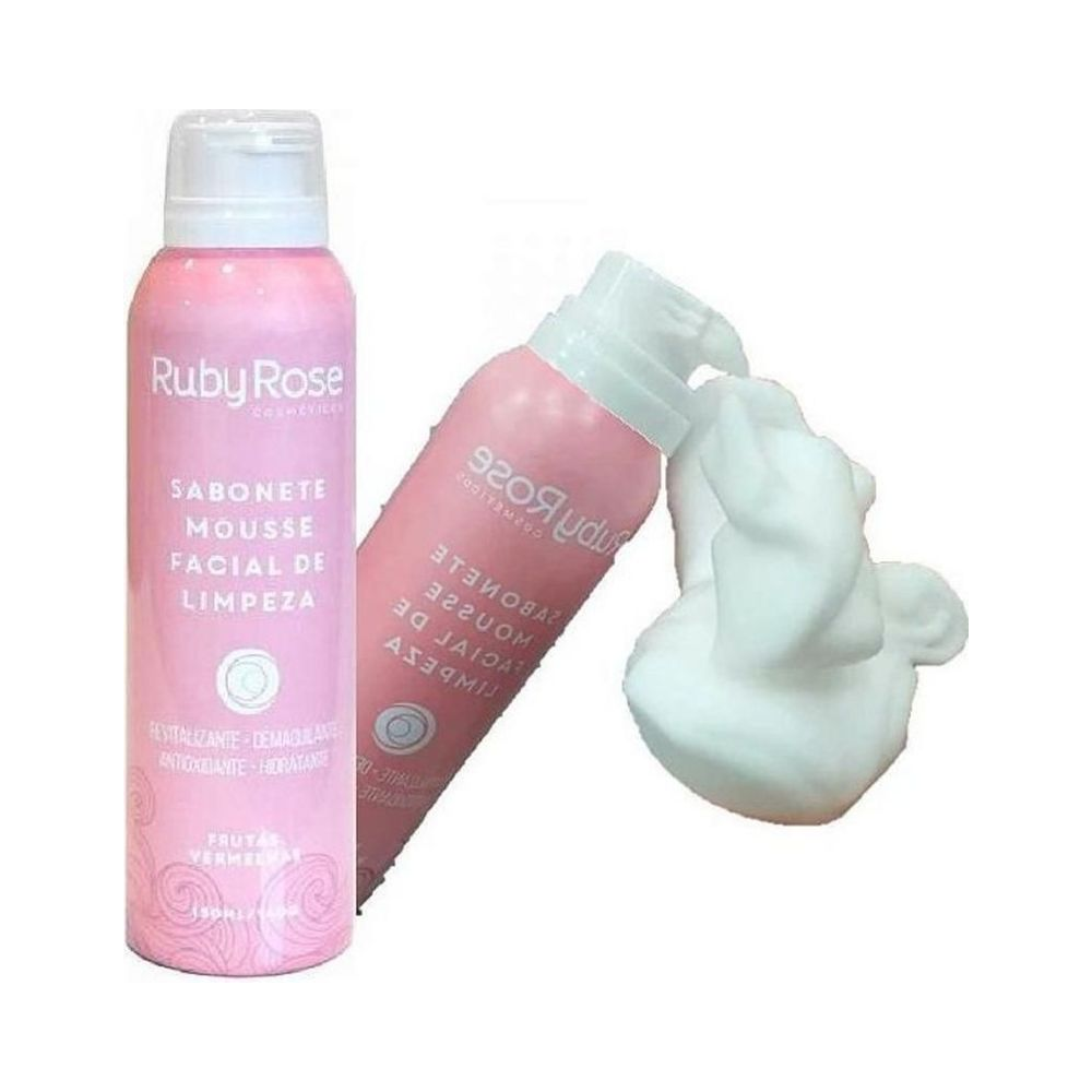Dois frascos do sabonete Ruby Rose com espuma branca saindo do pump, destacando textura e embalagem
